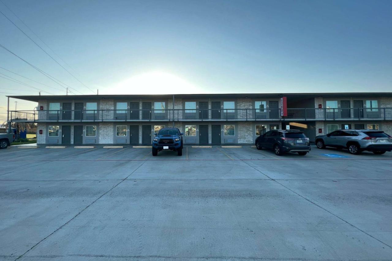Super 8 By Wyndham Sulphur South Dış mekan fotoğraf